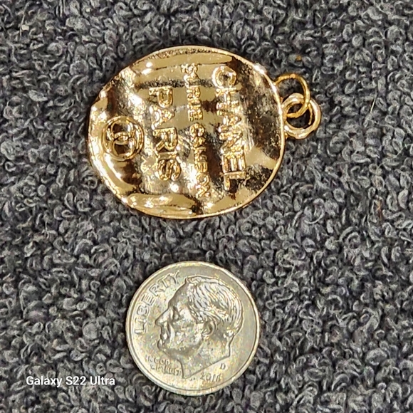 Luxury CC Double Sided Pendant Gold Tone - Picture 4 of 7